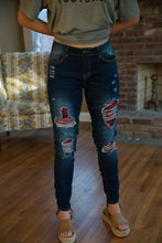 Load image into Gallery viewer, DISTRESSED STRETCH PATCH DENIM