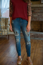 Load image into Gallery viewer, DISTRESSED STRETCH PATCH DENIM