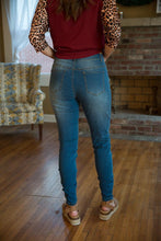 Load image into Gallery viewer, DISTRESSED STRETCH PATCH DENIM