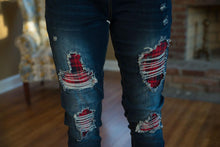 Load image into Gallery viewer, DISTRESSED STRETCH PATCH DENIM